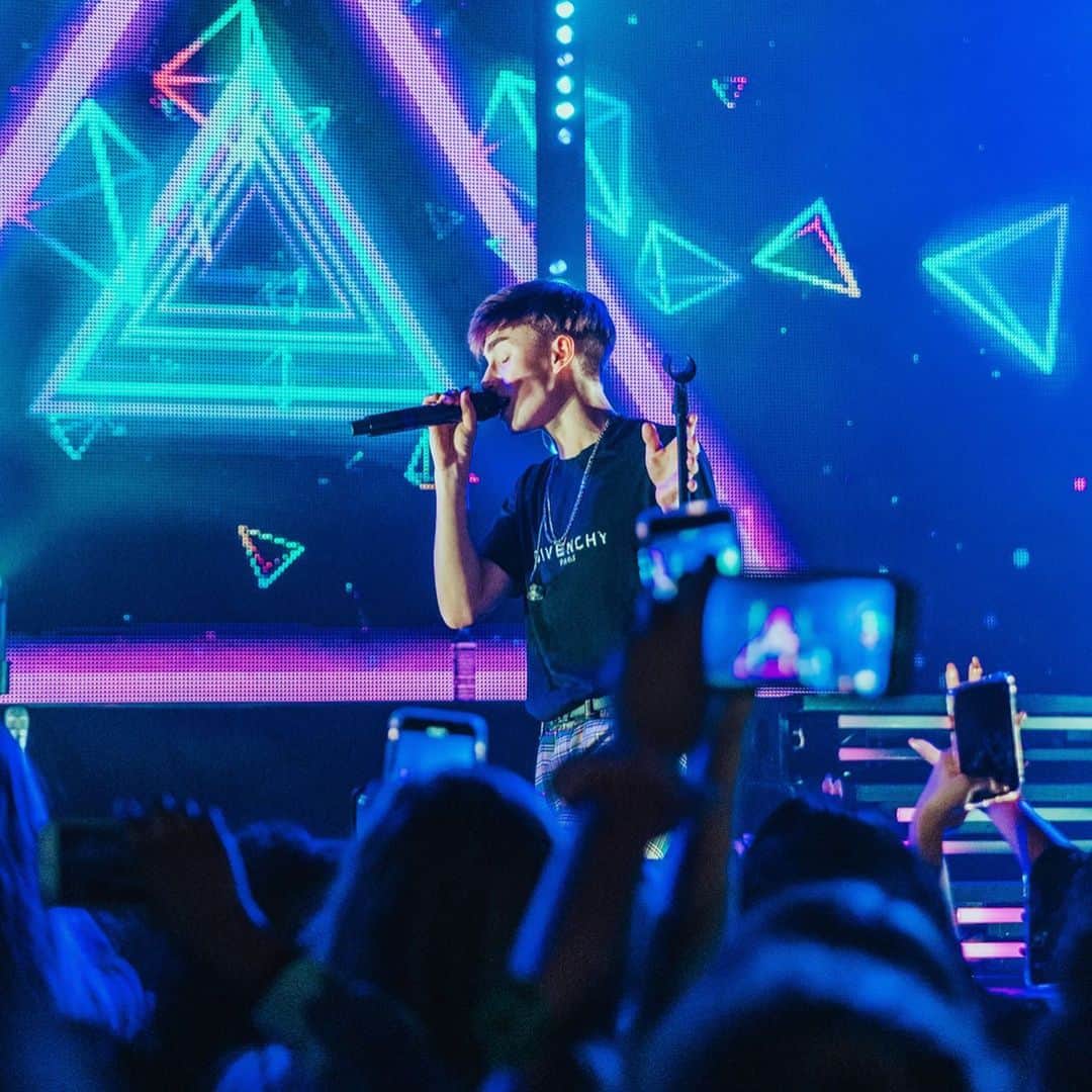 ジョニー・オーランドさんのインスタグラム写真 - (ジョニー・オーランドInstagram)「i miss you ⭐️🚀」1月13日 6時40分 - johnnyorlando