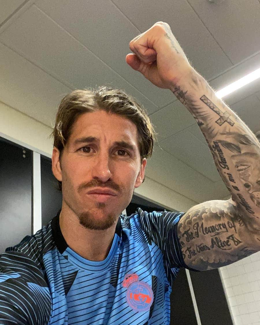 セルヒオ・ラモスさんのインスタグラム写真 - (セルヒオ・ラモスInstagram)「Otro 🏆 Another one 🏆 #21 #HalaMadrid」1月13日 6時53分 - sergioramos