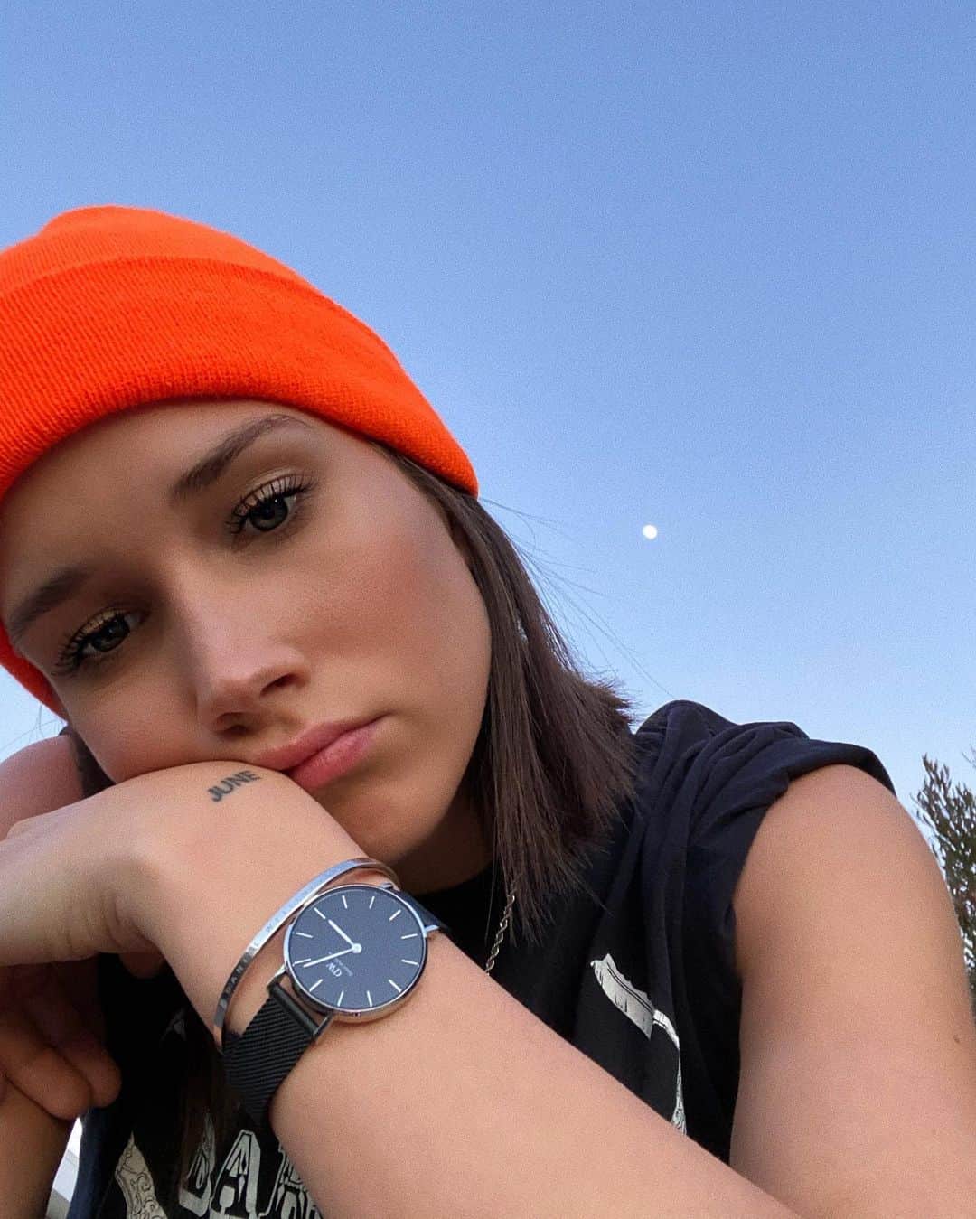 Shannon Beveridgeさんのインスタグラム写真 - (Shannon BeveridgeInstagram)「spending time making wishes on the moon in 2020 🌙 get 20% off 2 or more products from @danielwellington, plus 15% off with my code : NOWTHISISLIVING. #ad」1月13日 7時17分 - nowthisisliving