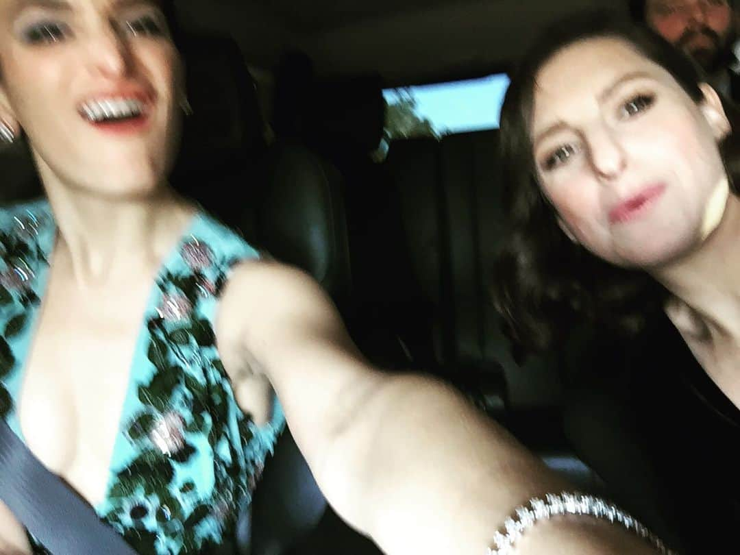 ジェニー・スレイトさんのインスタグラム写真 - (ジェニー・スレイトInstagram)「100% non-scary pic of two live artists heading to @criticschoice #StageFright @netflixisajoke @gillianrobespierre」1月13日 7時22分 - jennyslate