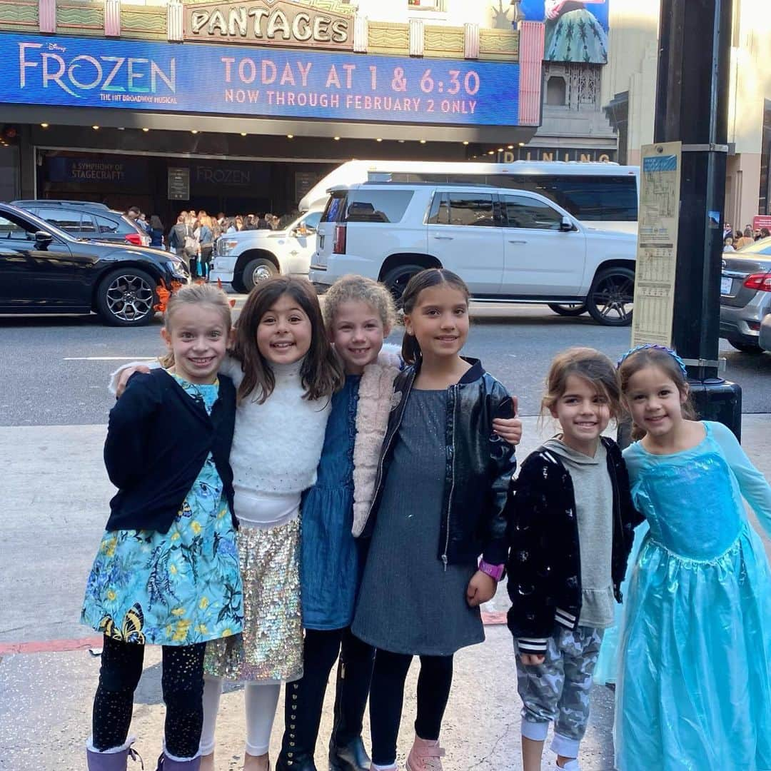 ロゼリン・サンチェスさんのインスタグラム写真 - (ロゼリン・サンチェスInstagram)「Frozen time at the @hollywoodpantagestheatre」1月13日 7時28分 - roselyn_sanchez