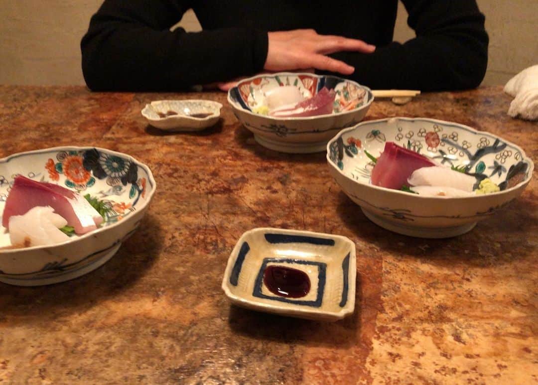 井山三希子さんのインスタグラム写真 - (井山三希子Instagram)「昨夜は新年会 久しぶりの赤は変わらずに美味しかった  で、昨年の日比谷野音で泣いていた私にとお年玉が ありがとう😭  今年もお付き合いよろしくお願いします」1月13日 7時46分 - nikoyagi