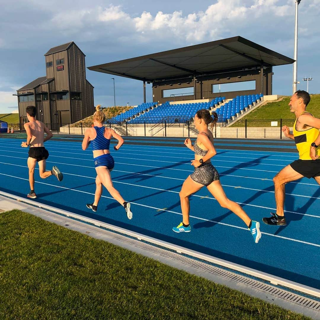 アンジェラ・ペティさんのインスタグラム写真 - (アンジェラ・ペティInstagram)「All aboard the train! 🚂 Thanks heaps to @christopher.dryden for pacing 🏃🏃‍♀️🏃‍♂️🏃‍♀️ #trackandfield #nopainnogain」1月13日 8時33分 - angie_run800m