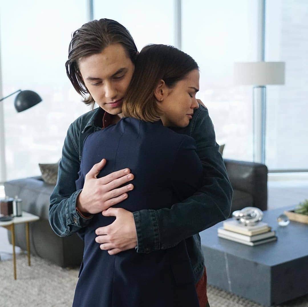 ヘイデン・バイアリーのインスタグラム：「WHOS READY FOR WEDNESDAY MY DUDES!! @goodtrouble is the best way to spend it 10P/9C on @freeform」