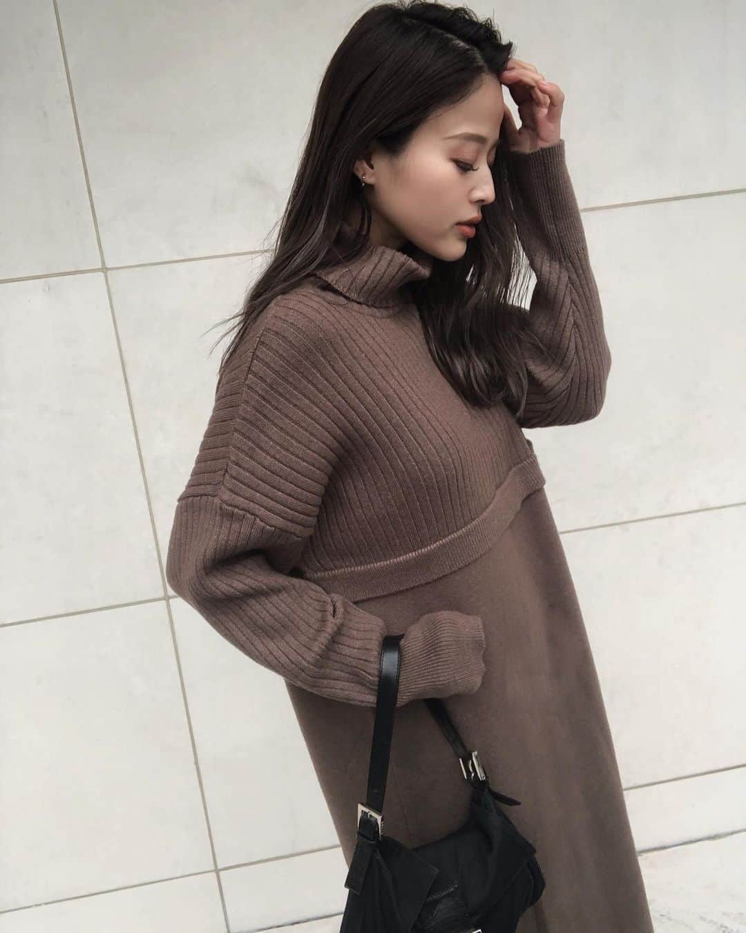 佐野真依子さんのインスタグラム写真 - (佐野真依子Instagram)「■Layered Rib Knit One-Piece ￥8,690 もちもちした肌触りが気持ちいいレーヨン混のニットワンピース♡ リブ編みと天竺編みで 重ね着風のデザインに♡ リブ幅のバランスを調整し、 着やすい丈の長さと 抜け感のある スリットにもこだわりました♡ タートルニットでも重すぎず 春まで着用できます♡ 1着でコーディネートが仕上がる オススメのワンピースです♡ GRAY BROWN の2色をご用意しました♡ @trunc88_official  #trunc88」1月13日 8時54分 - sanomaisanomai