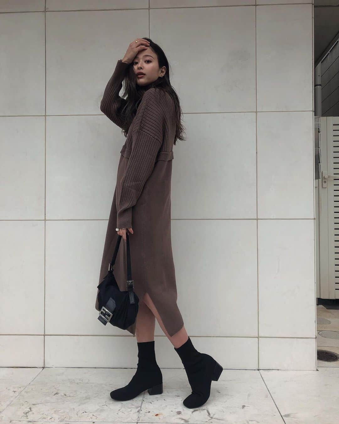 佐野真依子さんのインスタグラム写真 - (佐野真依子Instagram)「■Layered Rib Knit One-Piece ￥8,690 もちもちした肌触りが気持ちいいレーヨン混のニットワンピース♡ リブ編みと天竺編みで 重ね着風のデザインに♡ リブ幅のバランスを調整し、 着やすい丈の長さと 抜け感のある スリットにもこだわりました♡ タートルニットでも重すぎず 春まで着用できます♡ 1着でコーディネートが仕上がる オススメのワンピースです♡ GRAY BROWN の2色をご用意しました♡ @trunc88_official  #trunc88」1月13日 8時54分 - sanomaisanomai