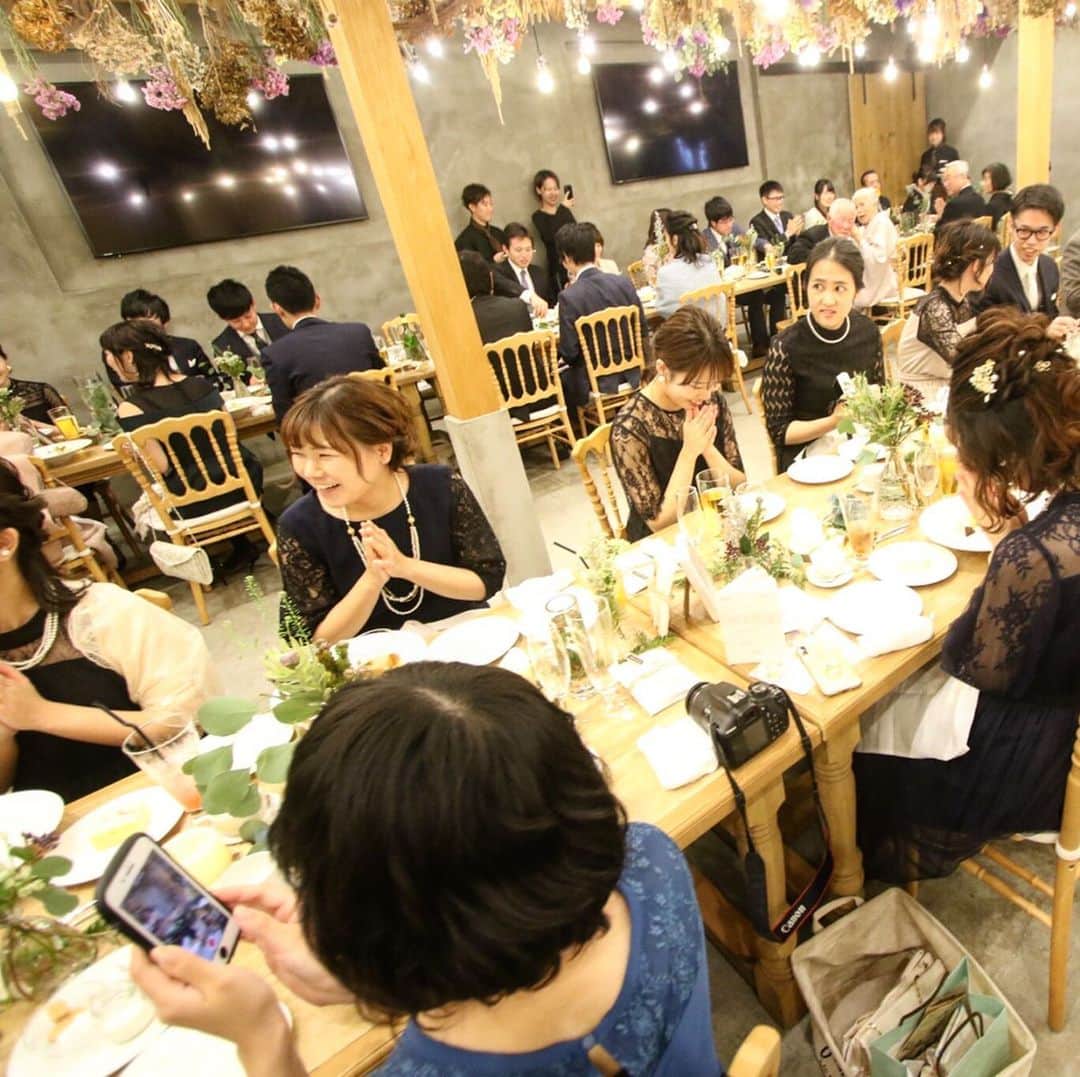 Ruban Weddingさんのインスタグラム写真 - (Ruban WeddingInstagram)「昔からご飯は必ず家族全員が揃ってから食べるという新婦さま。﻿ ﻿ 大好きな人たちと一緒に食べる食事はかけがえのない大切な時間。﻿ ﻿ ケーキ入刀後は、全員揃って手を合わせて﻿ 「いただきまーす！」﻿ のかけ声でお召し上がり頂きました。﻿ ﻿ ﻿ bride: @shiiihho ﻿ planner: @ruban_yuri ﻿ photo: @ruban_arakichi ﻿ coordinator: @tocco0310 ﻿ florist : @mugukao ﻿ dress: @non_rhetoric ﻿ hairmake: @portebleue ﻿ ﻿ ﻿ --------------------------﻿ ﻿ ﻿ ﻿ 【2020年初のSpecial イベント情報】﻿ ↓﻿ ✼ We play “𝑭𝑨𝑺𝑯𝑰𝑶𝑵 ”✼﻿ 2020.1.19 sun【入場無料】﻿ 13:00 START（12:30 open）﻿ ﻿ ファッションは自由！ウェディングも自由！﻿ 普段使いも出来るアイテムをドレスに合わせた、𝑭𝑨𝑺𝑯𝑰𝑶𝑵 𝑳𝑶𝑽𝑬𝑹待望のイベントを開催✯﻿ ファッションを楽しむイベントなので、﻿ ご結婚式を検討されていない方もご来場頂けます！﻿ ﻿ 事前にご予約頂いた方には、﻿ 女の子がもらって嬉しい﻿ ドライフラワーのプチブーケをプレゼント♡﻿ ﻿ ♛ contents ♛﻿ ・ドレスとファッションを組み合わせたファッションショー﻿ ・普段も使える洋服やアクセサリーの販売ブース﻿ ・ヘアメイク体験ブース﻿ ・ドレス試着体験ブース﻿ ・ドライフラワーのフォトブース﻿ ﻿ など、お洒落が大好きな女性に嬉しいコンテンツ盛り沢山👠💍﻿ ﻿ ファッションショーで感性を刺激して、販売ブースでは気になるトレンドアイテムをゲットして、ドレスを着てヘアメイクをしてもらって、フォトブースで可愛い写真を撮って下さいね📸﻿ ﻿ 2020年もファッショナブルに過ごしましょう!!﻿ ﻿ 随時ご出店頂くショップ様のご紹介をしていきますので、チェックして下さいね✔️﻿ ﻿ ﻿ ﻿ ﻿ お問い合わせはWEBサイトorお電話にて🌿﻿ 📞087-873-2292﻿ DMからのご質問もお受けしております！﻿ ﻿ お気軽にご相談下さいませ！ ﻿ 結婚式場 Ruban-リュバン-﻿ Open 10:00-19:00﻿ 毎週火曜定休日﻿ 香川県高松市香西北町181-1﻿ ﻿ #rubanwedding#ruban#リュバン#アンティーク#花嫁#プレ花嫁#香川県のプレ花嫁さんと繋がりたい#香川県の卒花嫁さんと繋がりたい#日本中の卒花嫁さんと繋がりたい #日本中のプレ花嫁さんと繋がりたい #花嫁会#花嫁diy#ウェディング#結婚式場#weddingnews #高松結婚式場#chainonwedding #marry#rubanwedding 香川#香川県#高松#高松市#フォトウェディング#香川花嫁#高松花嫁#高松イベント#高松市イベント#fashion#fashionista #fashiongram」1月13日 9時18分 - rubanwedding