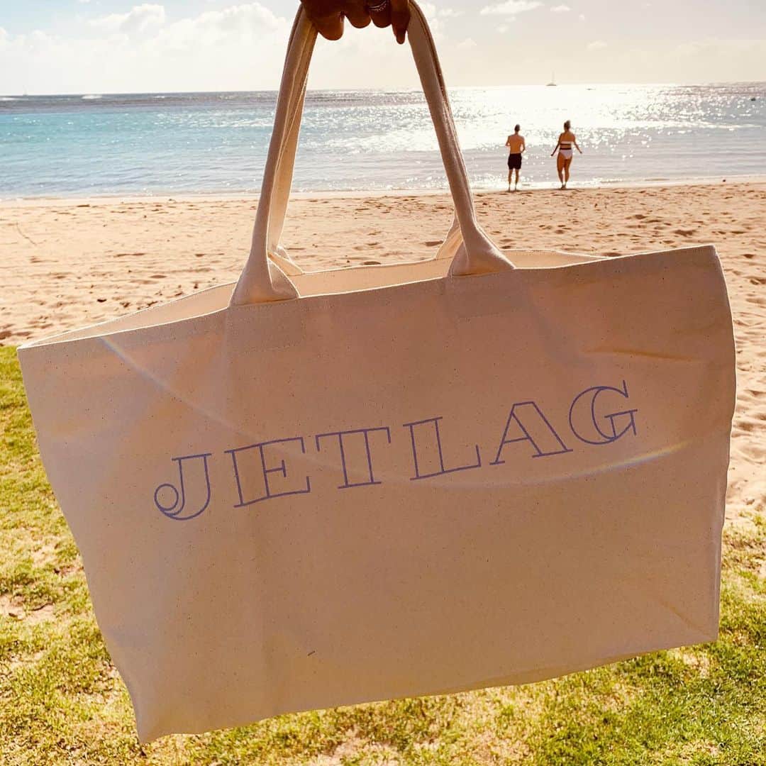 eight o eight のインスタグラム：「𓇬 . JET LAG = 時差ボケ . . Hawaiiに行っての 時差ボケなら なんだか 幸せ . . JETLAG BIG tote . purple . . . #beach #sea #beachhouse #beachstyle #beachgirl #california #aloha#hawaii#アロハ #ビーチ雑貨 #ビーチハウス #ビーチスタイル #ビーチライフ #ハワイ#ハワイアン #ハワイ雑貨 #ビーチ雑貨 #カリフォルニア雑貨 #カリフォルニアライフ#カリフォルニアスタイル#雑貨#海 #海を感じる雑貨」