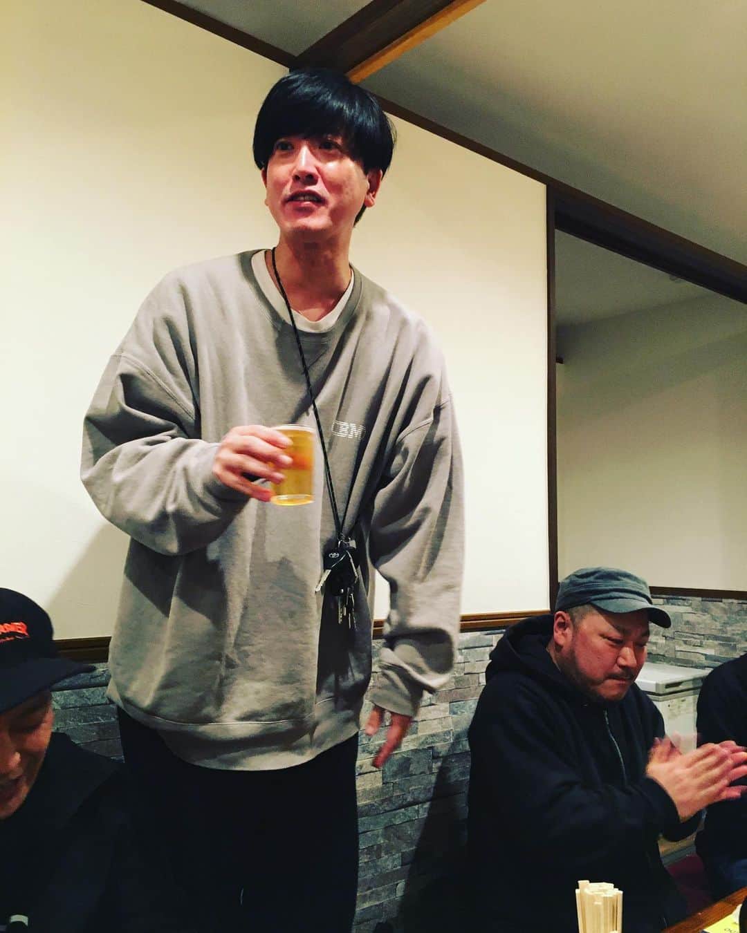 荒井岳史さんのインスタグラム写真 - (荒井岳史Instagram)「#新春チュンチュン祭り　楽しかったです。 写真コレしか無かった笑。 CBMD最高だったなぁ。  来年の◯◯祭りはどうなるんでしょうね〜🤔 。#comebackmydaughters #asparagus #lostage #thebandapart (half-naked?) #新春ジュクジュク祭り説」1月13日 9時31分 - takeshi_arai
