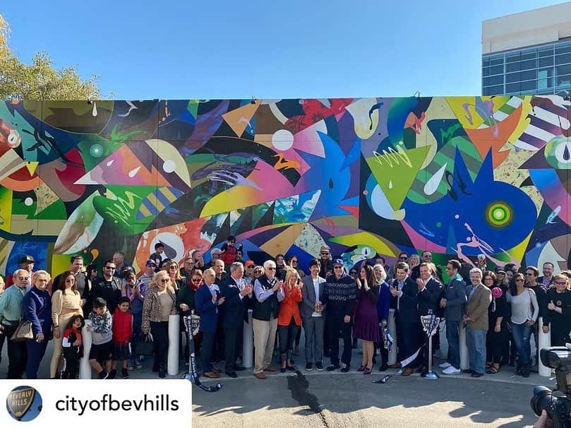 松山智一さんのインスタグラム写真 - (松山智一Instagram)「Today was the mural activation ribbon cut for a commissioned mural by the @cityofbevhills.  #repost It’s official! The Cañon Mural is here! If you weren’t at today’s Ribbon Cutting ✂️you can still visit the mural anytime! #canonmural #BHPW  ビバリーヒルズ市から依頼された壁画完成のセレモニーでLAに。」1月13日 9時41分 - tomokazumatsuyama