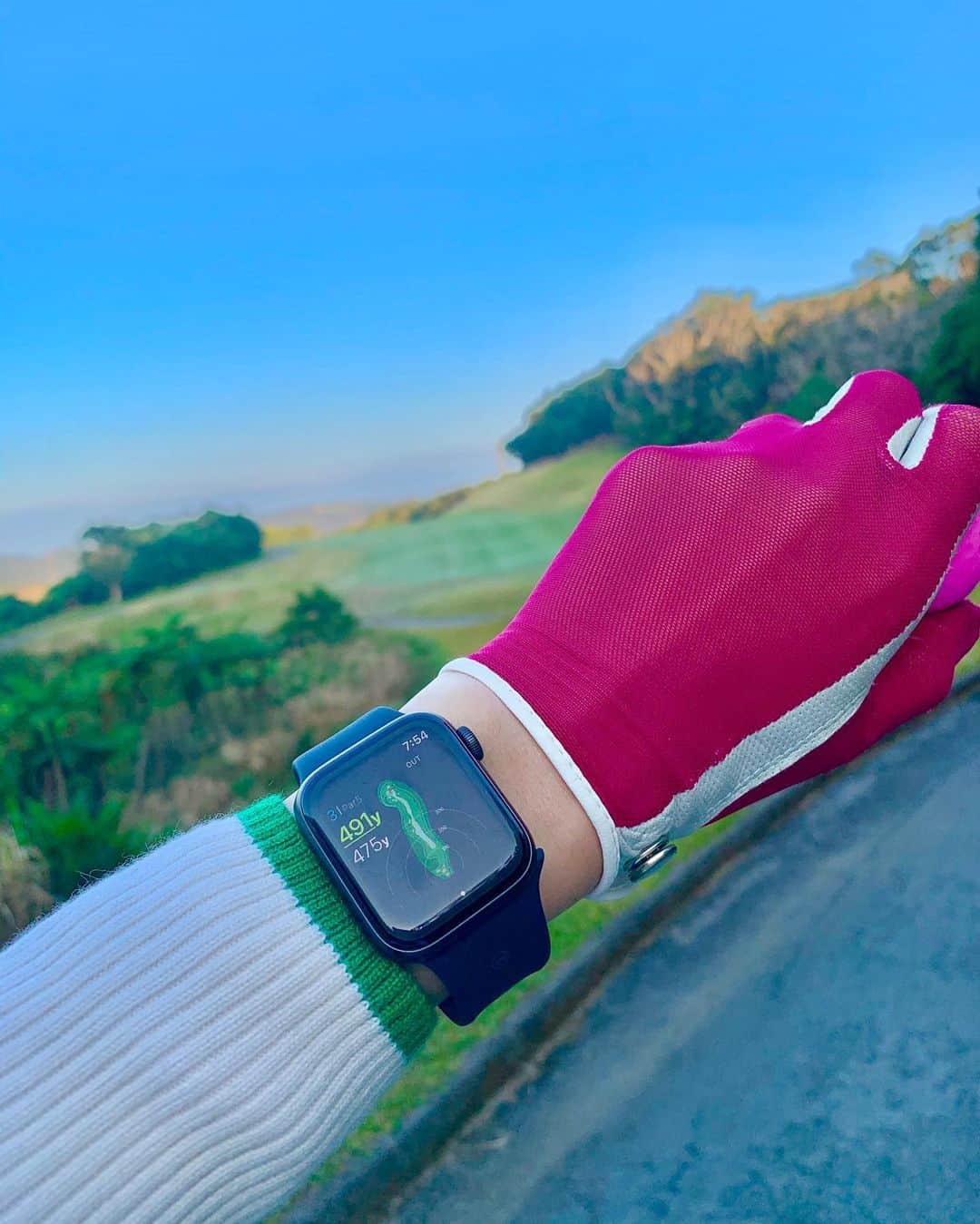 平山美春さんのインスタグラム写真 - (平山美春Instagram)「今年の初打ち⛳️✨ 沖縄はこの時期はそんなに暑くなくて、気持ちよくゴルフできた🏌️‍♀️✨ . 1日目のコンペの景品で頂いたApple Watchを2日目につけてみた✨ ピンまでの距離が分かりやすく表示されてて、本当に便利だったよ⌚️✨ 使いやすい❣️ . #ゴルフ #golf  #沖縄 #okinawa  #trip #travel #travelgram  #instagolf」1月13日 10時15分 - miharuhirayama