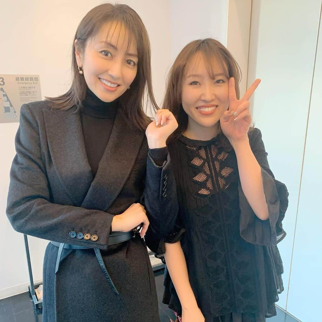 矢田亜希子さんのインスタグラム写真 - (矢田亜希子Instagram)「先日、仕事の合間にヘアカラーだけしてきました！そしてネイルサロンにも！ #air#air銀座#みっちゃん#ハイライトいいかんじに育ってる#急がせてしまってすみません#時間なくて髪濡れたまま飛び出した #ネイルサロン#tricia#赤フレンチ#ラメライン」1月13日 10時16分 - akiko_yada