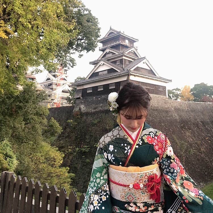 渡邊菜々さんのインスタグラム写真 - (渡邊菜々Instagram)「・ 熊本城は前撮りの時📸 すごく楽しくて昨日なんてあっという間に過ぎていった、、、、 戻りたい、😂😂 みんな大人になってたー性格も丸くなって😂😂爆笑爆笑爆笑 素敵な1日でした︎☺︎ ・ #熊本#成人式#熊本城#前撮り #1日だけ中学生に戻れた気分 #同窓会最高#二次会盛り上がりすぎ😂笑 #めっちゃ楽しかった#よき思い出 #ありがとう#パパママ#20年間#育ててくれて #渡邊菜々#わたなな#🌻 #共に生きてきた熊本県 #ハタチは一生もの」1月13日 10時31分 - watanana1225