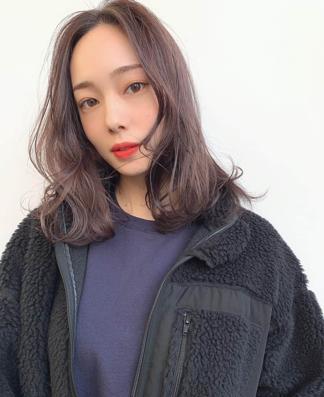 新原愛加のインスタグラム：「. カラーしました❤︎ 今回はラベンダー系のカラーです！ 暗くしたいけど重たい感じが嫌いな方におすすめ❤︎ . 小山さんいつもありがとう☺️ . @koyama_k_u_realm」
