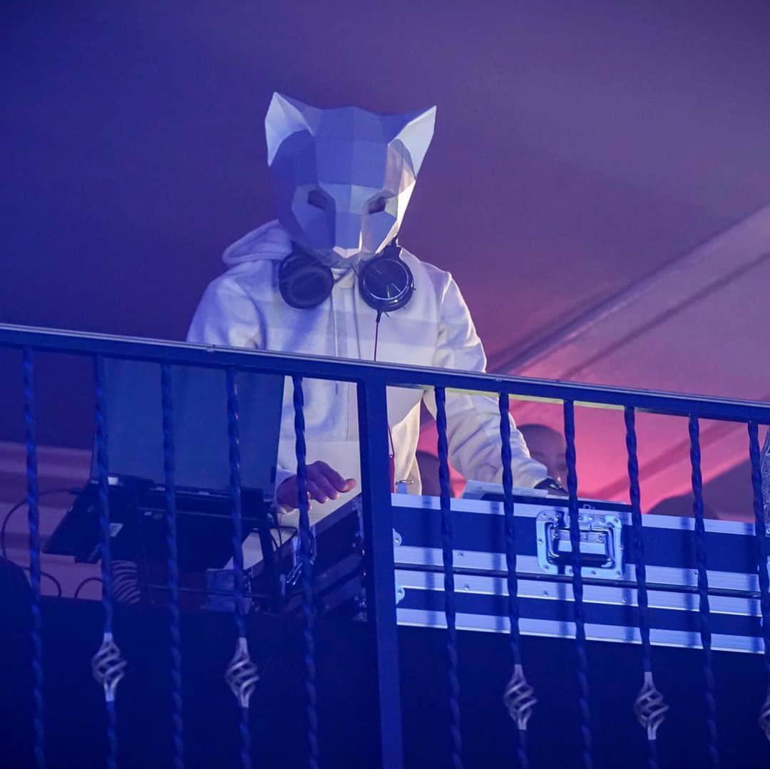 NCIS:LA 〜極秘潜入捜査班のインスタグラム：「Swipe to find out who the mystery DJ is and tune in to the new #NCISLA tonight to find out more about this scene.」