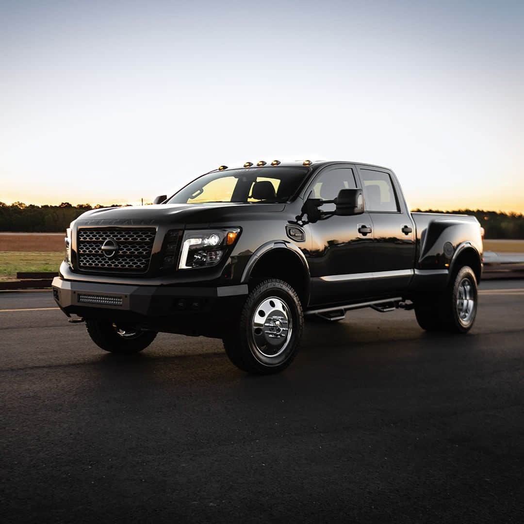 のインスタグラム：「When you switch your phone to dark mode... #NissanTITAN #TITAN」