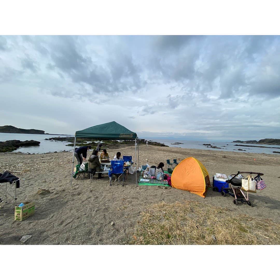のインスタグラム：「久しぶりのBBQ 準備とか早起きとかで疲れるけど、楽しくて気持ちもリフレッシュされるから、また行きたくなっちゃう。 今年は子供たちとたくさん行けるといいなー。 帰りは道の駅でお買い物、野菜が大きくて安くてビックリ！！ #mama #mother #model #kids #baby #family #friends #bbq #japan」