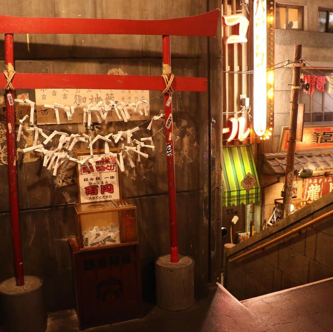 新横浜ラーメン博物館(ramen museum)さんのインスタグラム写真 - (新横浜ラーメン博物館(ramen museum)Instagram)「＼祝・新成人！「成人の日」限定キャンペーン／ . 新成人の皆様、ご成人おめでとうございます。 本日、ラー博へご来館いただいた新成人の方は、入り口スタッフに「成人式してきました」の合言葉をかけていただくと #入場無料 に！  ラー博館内に広がる昭和レトロな街並みに晴れ着がよく映えます。 . . 成人式の思い出作りに、是非お立ち寄りください！ . .  さらに詳しい情報はプロフURLのラー博公式HPからご確認下さい⏩ @ramenmuseum . . #新横浜 #ラー博 #ラーメン博物館 #成人の日 #横浜アリーナ #横アリ #晴れ着 #振袖 #着物 #成人の日を祝うつどい #新成人 #成人式 #昭和レトロ #ラーメン #カメラ女子部 #カメラ女子  #ramen #shinnyokohamaramenmuseum #ramenmuseum #kimono #japantrip」1月13日 11時03分 - ramenmuseum