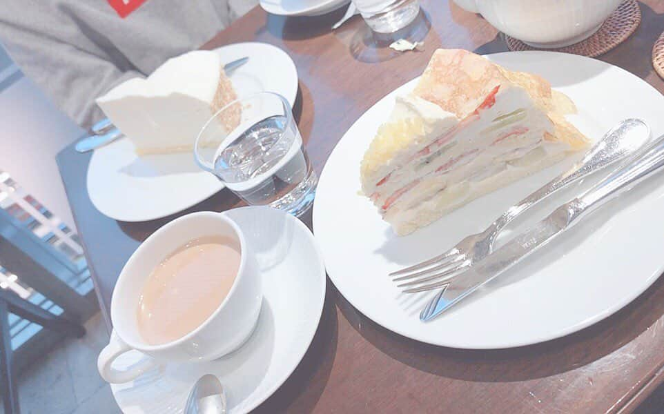 七海美紗さんのインスタグラム写真 - (七海美紗Instagram)「🍰🍴☕ ・ ・ ・ #カフェ #かふぇすたぐらむ  #かふぇ  #カフェ巡り  #ケーキ #ケーキ屋さん  #ケーキ🍰  #🍰🍴 #🍰☕️ #🍰 #おいしい #あまいもの  #甘い #女子の夢だよね  #クリーム #フルーツ  #ミルクレープ #紅茶 #午後のおやつ  #ミルクティー」1月13日 11時56分 - misa___733