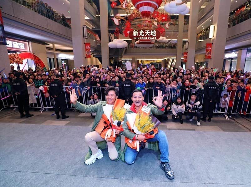 トニー・ジャーのインスタグラム：「Detective Chinatown 3 in Chengdu with Wangbaoqiang sooooo happy」