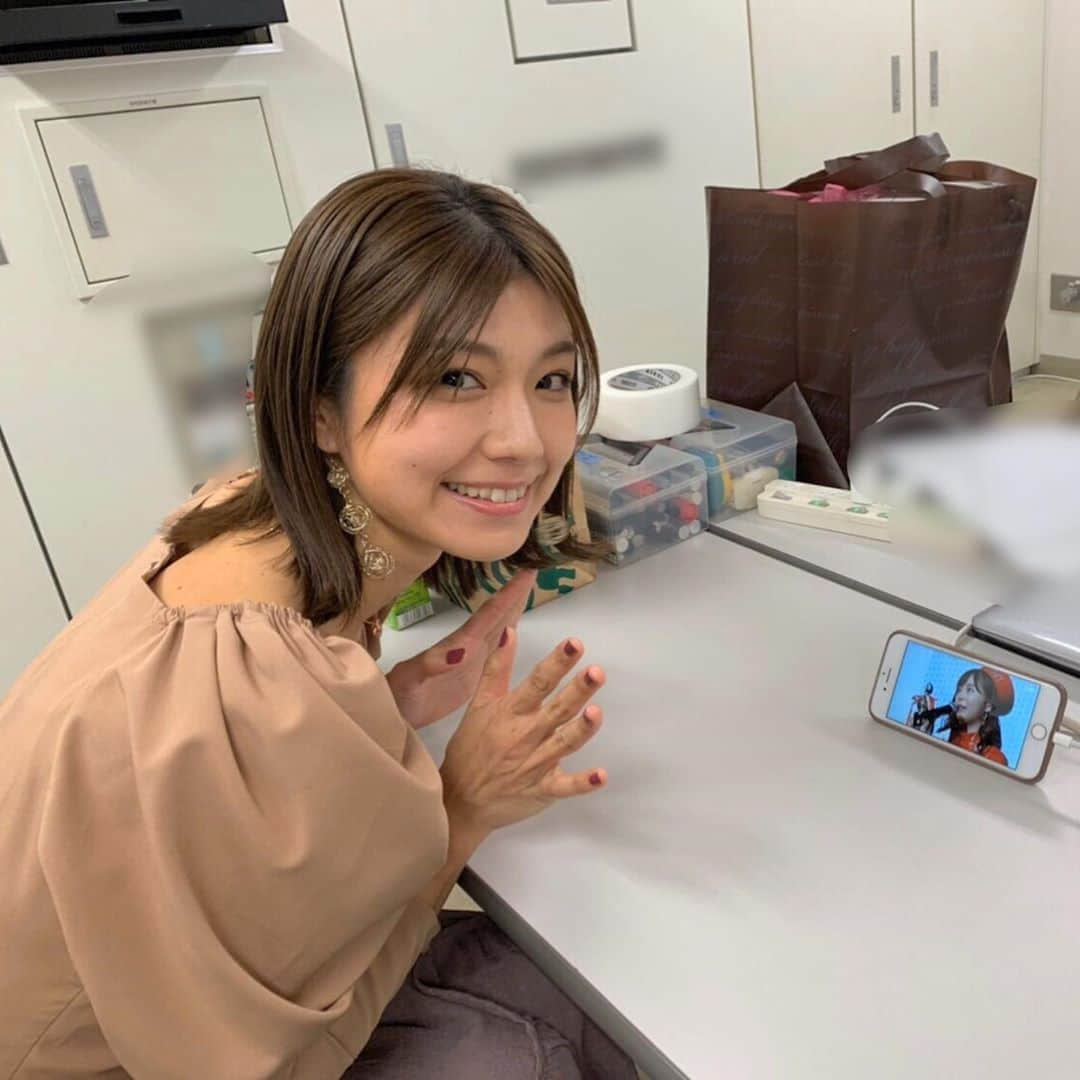 藤木由貴さんのインスタグラム写真 - (藤木由貴Instagram)「11日に行われた日本レースクイーン大賞2019の表彰式にサプライズゲストとして出演させて頂きました✨ 今回が記念すべき10周年、10代目のグランプリにはなんと！ 元メンバーで私からリーダーを引き継いでくれたZENTsweetiesの川村那月ちゃん @kawamura_natsuki317 が受賞となりました！ 人一倍努力家でどんな事にも笑顔で応えてくれて、みんなを引っ張ってくれてた最高のリーダー、レースクイーンです❤️なっちゃん、本当に本当におめでとう！！✨😭 そしてZENTsweetiesも15周年という節目に、新人賞、コスチューム賞、大賞グランプリと三冠も達成していて2019年は素晴らしい結果でした。みんなおめでとうー！！💓 . 最後のグランプリ発表まで、誰にもばれずにサプライズするのはドキドキでした。緊張したけど、ステージでなっちゃんの驚いた顔を見た時には、サプライズ成功‼️と。それも嬉しかったな〜！笑 卒業してからも、素敵な瞬間に立ち会えてこんな機会を頂きありがとうございました。 受賞した皆さんも、おめでとうございます✨☺️お疲れ様でした。 . #日本レースクイーン大賞 #表彰式 #グランプリ #zentsweeties #川村那月 #藤木由貴 #リーダー #卒業 #おめでとう #皆さんに愛を #サプライズ #大好き」1月13日 12時02分 - yuki.grm