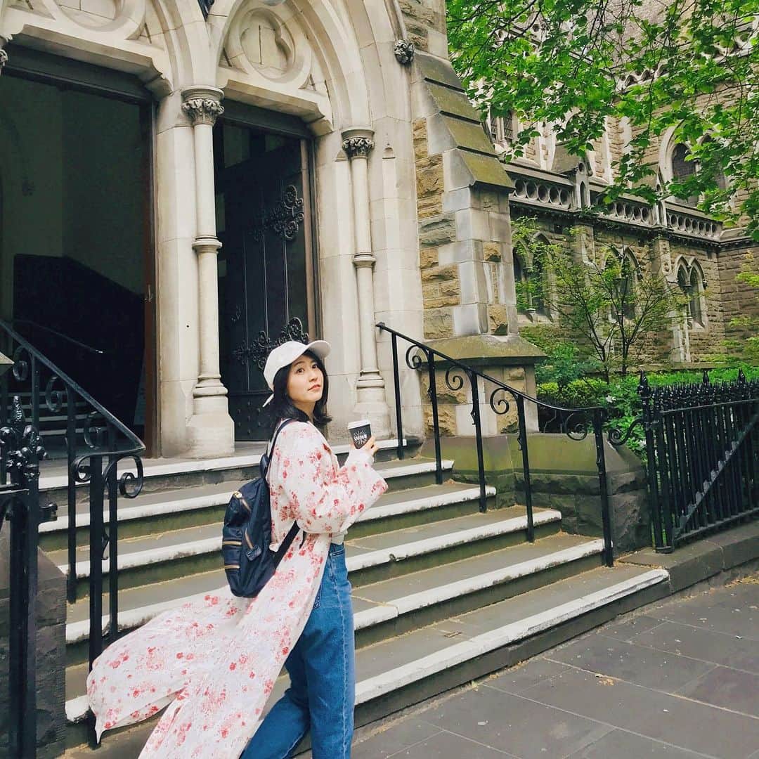 坪井安奈さんのインスタグラム写真 - (坪井安奈Instagram)「I'd like to spend my life for a while in Melbourne someday❤️ . 去年行った場所で、心底住みたい！と感じたのはメルボルン✨フレッシュさとヒストリックの両方を思わせる街だった🌱 . photo by @tomoko_nakashima . #コーデ #カジュアルコーデ #大人コーデ #大人カジュアルコーデ #アラサーコーデ #アラサーファッション #海外旅行 #女子旅 #オーストラリア #オーストラリア旅行 #メルボルン #メルボルン旅行 #旅コーデ #melbourne #travel #travelgram #travelphotography #instatravel #trip #instatrip #japanese #japanesegirl #japanesefashion #mesvacances #workation #ワーケーション」1月13日 12時07分 - tsuboianna