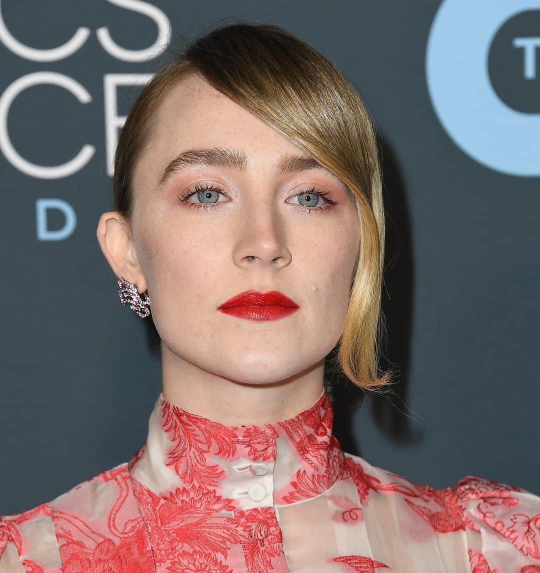 NIWAKAさんのインスタグラム写真 - (NIWAKAInstagram)「Nominee, Saoirse Ronan arrived to the 25th Annual Critics' Choice Awards in NIWAKA Fine Jewelry. Ms. Ronan was captivating in NIWAKA’s KYO NO MATSURI earrings and bracelet, accompanied by a set of SUIREN rings. Styled by: @elizabethsaltzman  #SaoirseRonan #CriticsChoiceAwards #Niwaka #NiwakaCollections #俄」1月13日 12時18分 - niwaka_collections
