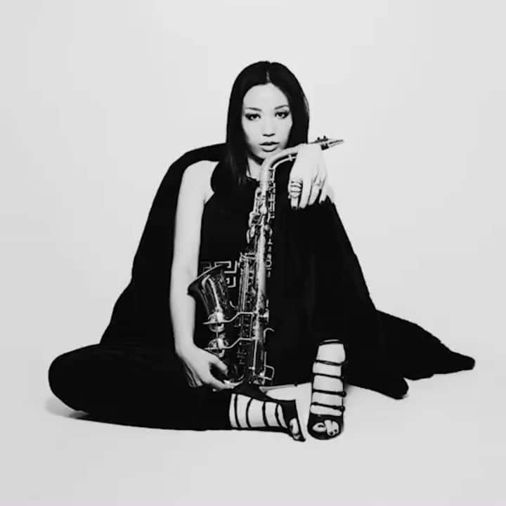 矢野沙織のインスタグラム：「Press the play.  and... HOUSE OF JAXXについてはプロフィール欄のリンクをチェック☝️ 1/30(thu) Shibuya LIVING ROOM CAFE&DINING 1/31(fri)Nagoya Blue Note  about my  new project "HOUSE OF JAXX",the link is my profile. Check it out!!」