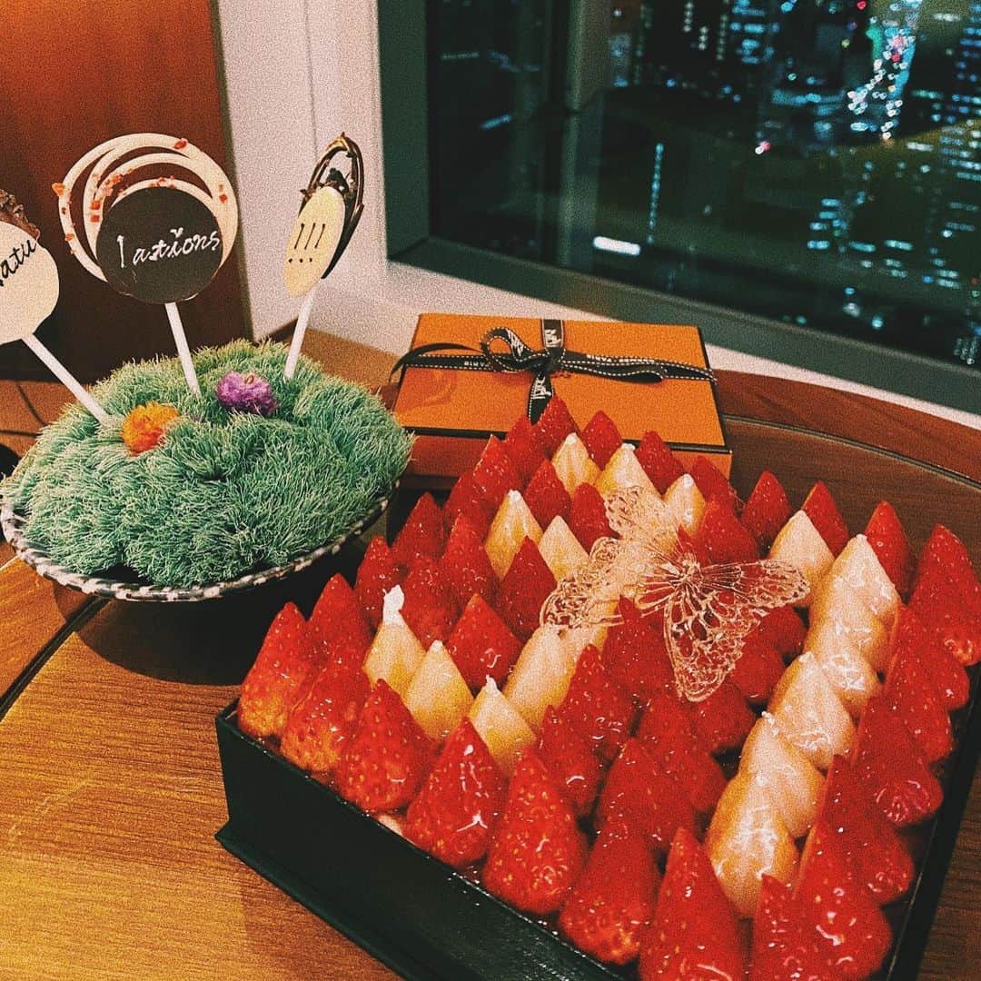 ソンミさんのインスタグラム写真 - (ソンミInstagram)「2年連続大好きな　@natsuko.ete のタルトを食べれて幸せ。  世界に一つの宝箱❤️」1月13日 12時42分 - sonchan0111