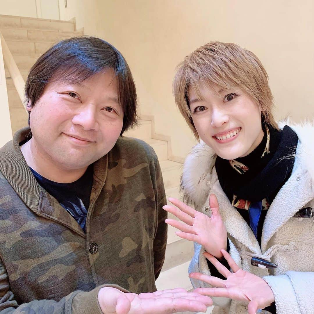 如月蓮さんのインスタグラム写真 - (如月蓮Instagram)「.﻿ 『rumor〜オルレアンの噂』観てきました。﻿ とし（宇月颯さん）が出ているので観に行きましたが…﻿ 色んな意味で度肝を抜かれました。﻿ スペシャルの連続に圧倒されながら、﻿ じんわりとミステリーに落ちていく感じ。﻿ 何度も脳内再生されてます。﻿ 背筋が凍る心地良ささえ、﻿ 荻田先生の仕掛けた罠だろうか。﻿ あーーーー、こわい。笑﻿ .﻿ ハイレベルすぎるキャストの皆様と共にいきいきと歌い踊るとしを見て、これからも舞台の世界で要になる人だなぁと心底思いました！！﻿ とし、ほんとにすごいよ。﻿ ファンレター書こうかな。笑﻿ .﻿ .﻿ .﻿ #あずきなこわらびもち福フラペチーノ﻿ #アツくなりすぎてクールダウン﻿ #都市伝説。﻿ #私にとっては“とし伝説”。﻿ #宇月颯　さん﻿ #荻田浩一　大先生﻿ #如月蓮﻿ #RENスタグラム」1月13日 12時56分 - kisaragi.ren2