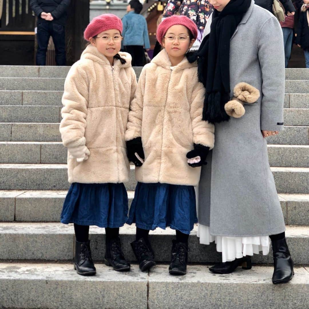 ◆miki◆さんのインスタグラム写真 - (◆miki◆Instagram)「* * 2020.1.7 ⛩ * 北海道神宮へ初詣 ここは非常に気がいい 思う存分に深呼吸して スーハースーハー いい気を頂戴する👨🏻‍🦲 * みんな揃って吉でした🙌🏻 滑り出しは好調です！ 健康！健康！とにかく健康な1年に𓀤 * 夜は劇団四季のリトル・マーメイドを見に 🧜‍♀️ 最高に素晴らしかった～𓆡𓆜𓇼 もちろん帰りの車内は アリエルになりきって みんなで大熱唱🎤 * #北海道神宮 #パワースポット #初詣 #鈴木家 #family #家族 #家族写真」1月13日 13時08分 - gold______star