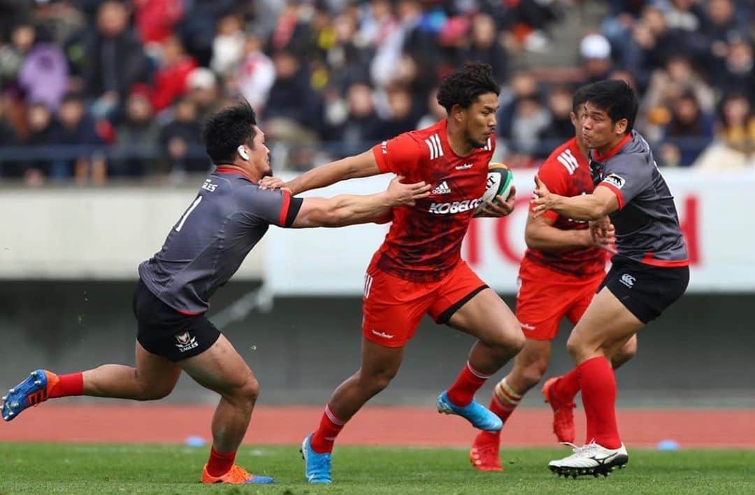 山中亮平のインスタグラム：「トップリーグ開幕戦 50-16で勝利！ 観客の多さにビックリしました！ 嬉しかったです！ 沢山の応援ありがとうございました😆 #kobelcosteelers  #トップリーグ #開幕戦 #応援ありがとうございました」