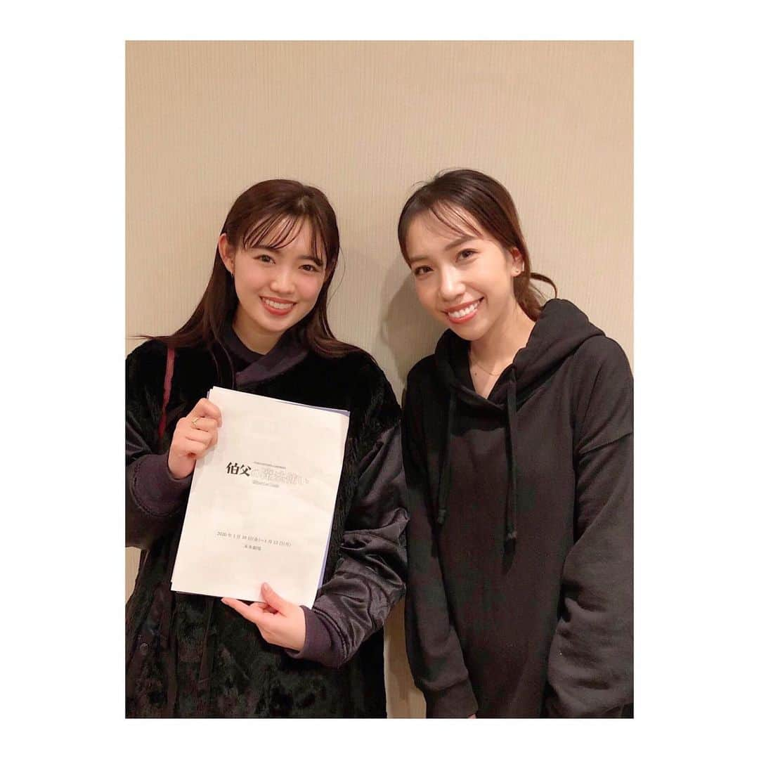 蔭山浩美さんのインスタグラム写真 - (蔭山浩美Instagram)「E-girls 山口乃々華ちゃん来てくれました☺︎ 忙しい中、本当にありがとう❤️ ヘブンズレコードでの出逢いは、宝物やぁ。  ののか愛してる〜☺️ _ 舞台「伯父の魔法使い」 本日13日、千秋楽です。  ご来場くださる皆さまお気をつけて来てくださいね。 本多劇場でお待ちしております！  そして、新成人の皆様おめでとうございます㊗️ _ _ #舞台 #伯父の魔法使い #下北沢 #本多劇場 #山口乃々華 ちゃん #E-girls #ヘブンズレコード #ヘブレコ #宝物」1月13日 13時42分 - hiromi_kageyama