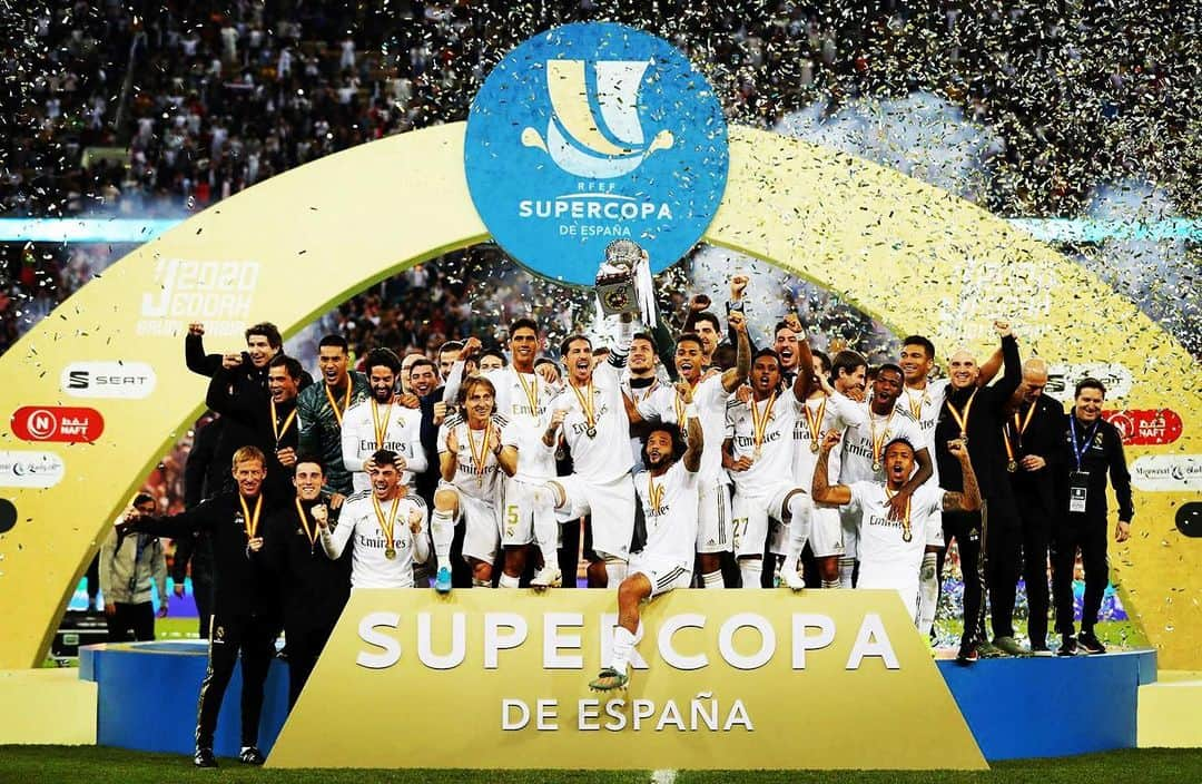 SHO-NOさんのインスタグラム写真 - (SHO-NOInstagram)「#champion #supercopa #supercopadeespaña #realmadrid #halamadrid . . 決定機は少なかったし、バレンシア戦ほどイスコがドンピシャハマってる感じもなかったし、最後の最後まで本当に分からない試合だった！ バルベルデのところは賛否両論あると思いますが、あれはほんとああするしか無かったんじゃないかと…… 115分で、0-0で、アトレティコからしてみればいっっっちばんの決定機で、もう死ぬほど焦ったし、誰か止めて！！！ってほんとに思った😭 シメオネさんも、あの状況なら誰でも同じ事をしたってバルベルデに言ってくれたみたいだし 泣ける 久しぶりのタイトル嬉しすぎる！みんなが喜んでる姿みると泣ける 本当にレアルマドリードの皆さんおめでとう！誰かが喜んでる姿を見るだけで幸せになれるとか壮大な片想い PKのクルトワもすごかった！ 最高でした！ありがとうレアルマドリード . . あとはこれで今日静岡学園が勝てばしばらく幸せ . . #RMFans」1月13日 13時34分 - shono.contact