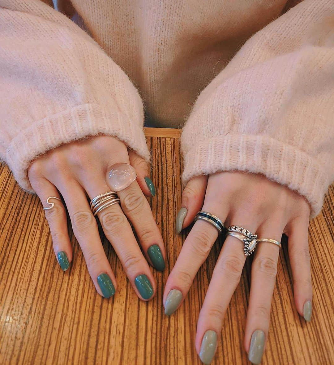 maai0528さんのインスタグラム写真 - (maai0528Instagram)「≫≫≫ new nails‥🥀 左手🤚 @threecosmetics の新色🐢 ． ． 濃いめのグリーンにみえるけど 実際は薄いんだよ♡ ． ． ※寝る前に、、、w ． #nail  #selfnail  #reeplush  #accessory #silver #THREE  #silver925  #teampixel #baroque_pixel #pixelで撮影」1月13日 23時39分 - maai0528