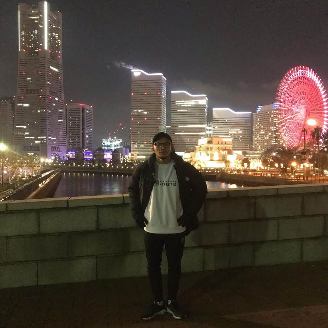 宇野薫のインスタグラム：「今日は朝から日産スタジアムでフリーマーケットして、夜はみなとみらいを散歩。そんな日でした。」