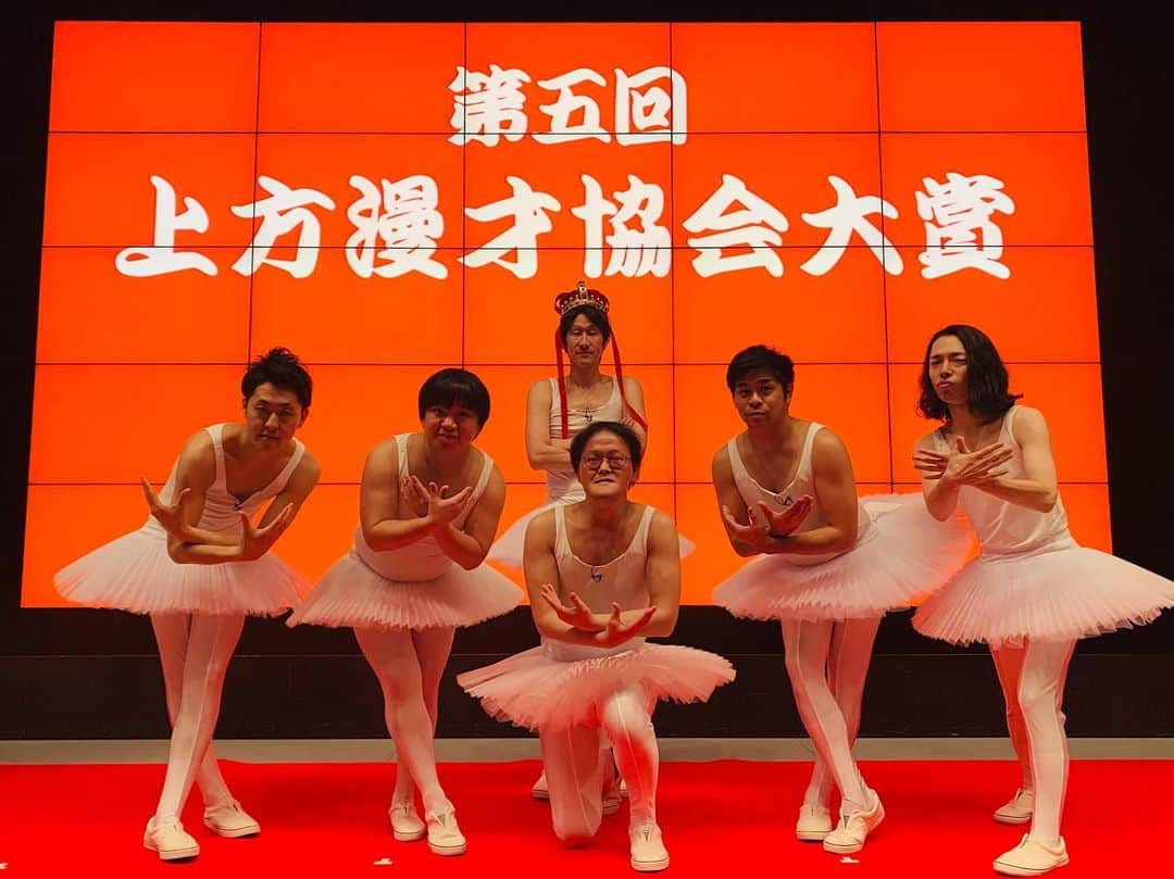 かんざきのインスタグラム：「#上方漫才協会大賞#OA#みにくい#白鳥の子 #変な#絆」