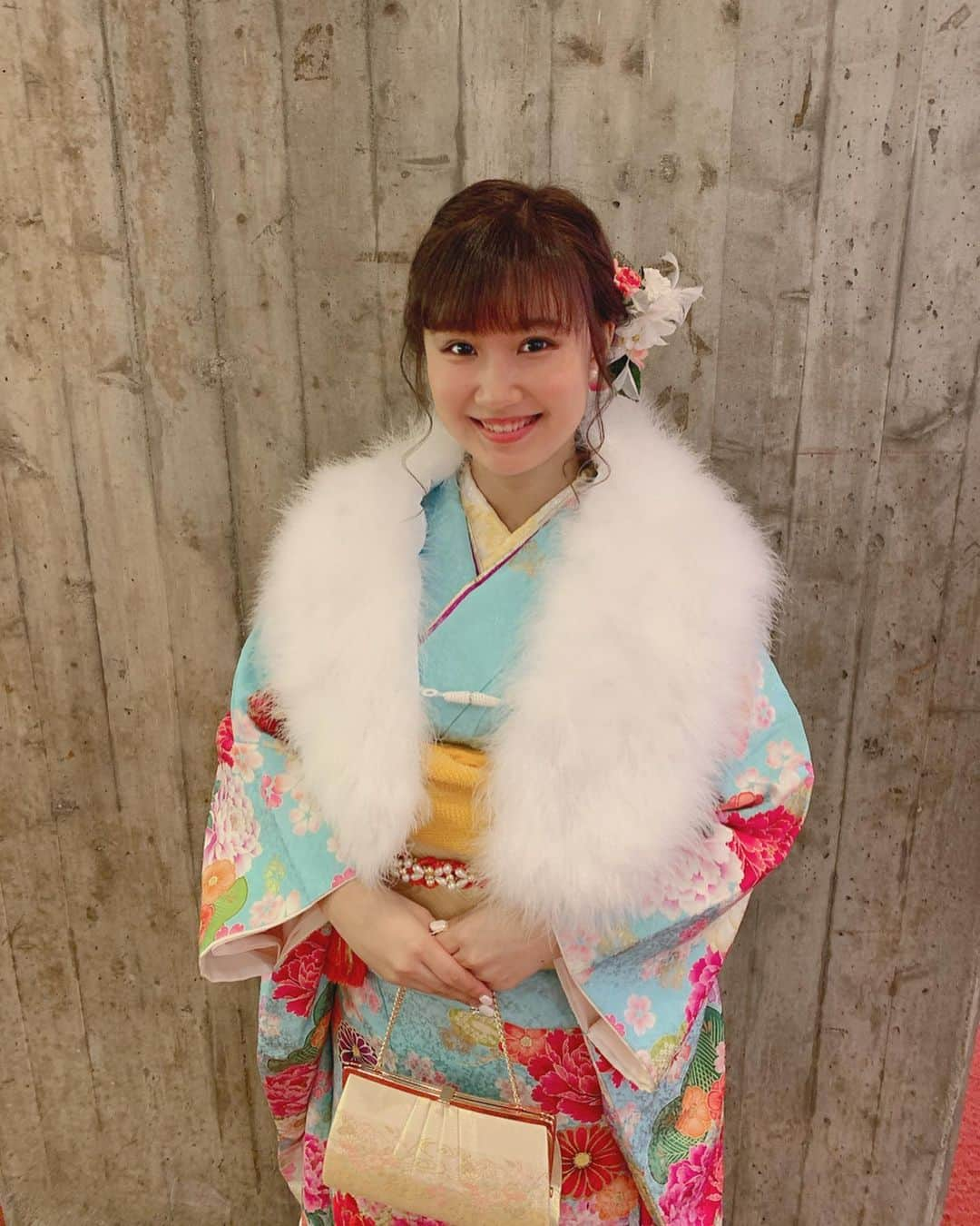 甲田友莉子さんのインスタグラム写真 - (甲田友莉子Instagram)「新成人の皆様おめでとうございます㊗️🌈 無事！！迎えられました‪❤︎‬‪❤︎‬‪❤︎‬ 小学校卒業以来の再会をしてとても感動したし、嬉しかったな〜 たくさんのパワーをもらいました︎☺︎ 幼稚園、小学校のお友達大切です☺️ . それでは〜✈️🇫🇷 . #成人式#成人の日#振袖#成人式ヘア」1月13日 23時47分 - k_yuririn_k