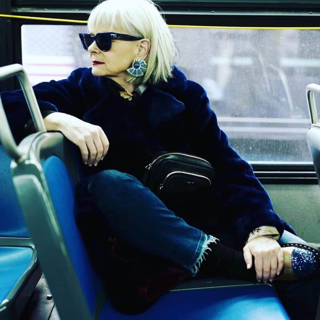 Monica Sordoのインスタグラム：「One of the things I love the must about our collections is that you can play color block with them! In this photo New York style icon  @iconaccidental giving us a lesson on how to wear a full Blue look with our Nautilus Earfans in Blue Dumortorite ✨🙌🏻 #MonicaSordo」