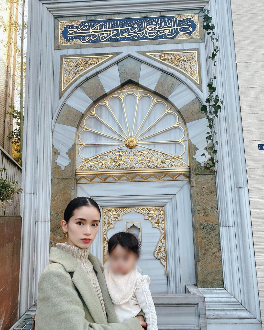 尾崎紗代子さんのインスタグラム写真 - (尾崎紗代子Instagram)「代々木上原にある 日本最大級のモスク、東京ジャーミイへ🕌 家族でツアーに参加したのだけれど やはり子連れではゆっくりお話が 聞けず途中で普通の見学に。 東京に住んでて異文化に気軽に触れる事が 出来るのはとても有り難く貴重。 次はツアーのお話をじっくり聞きたい🕌 . #tokyo #tokyocamii #mosque #japan #baby  #momlife #mommylife #mommy #motherof2 #motherhood」1月14日 0時02分 - osayo_osayo