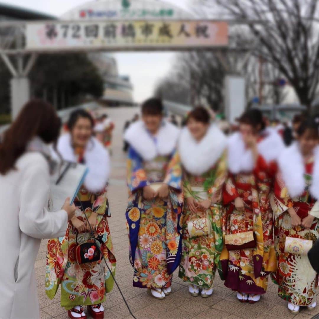 飯野詩帆のインスタグラム：「1月13日  成人の日👘 ・ ・ 新成人の皆さんおめでとうございます✨ ・ 群馬県では一足早く 12日に31市町村が成人式を行いました🌸 ・ 私まで幸せな気持ちになりました〜☺️ 私の妹も新成人です👏 ・ ・ 今日放送した『成人の日』のミニ特集は 近日中にyoutubeへアップしますので 是非ご覧ください🎥✨ ・ ・ #群馬テレビ #3ch #成人の日 #成人式 #おめでとうございます🎉  #はたち #インタビュー答えてくれた皆さん #ありがとう💓」