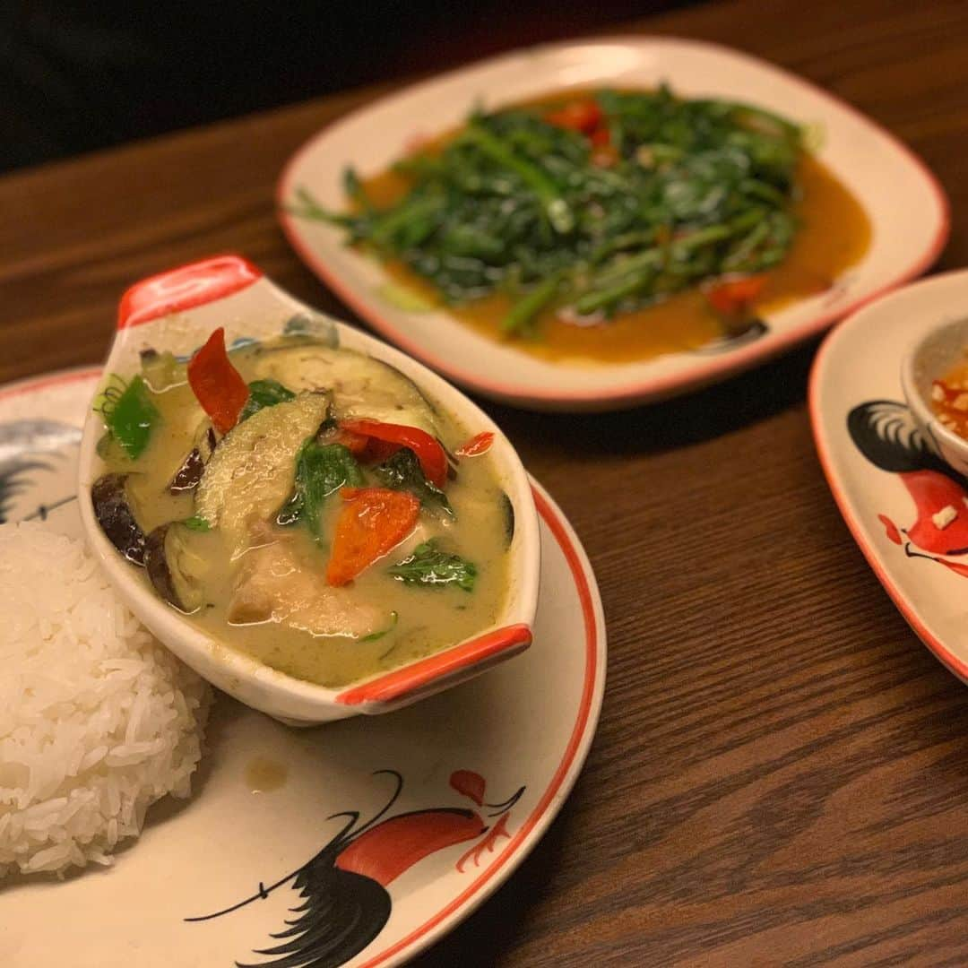 梅野舞さんのインスタグラム写真 - (梅野舞Instagram)「タイ料理大好き〜〜♡♡ 生春巻きに空芯菜、ガイヤーんにグリーンカレー😍❤️ #タイ料理#タイ料理大好き #生春巻き#グリーンカレー#空芯菜#ガイヤーン #サイアムタラート#food#instagood #instagramjapan #instafood」1月13日 23時58分 - mai.umeno