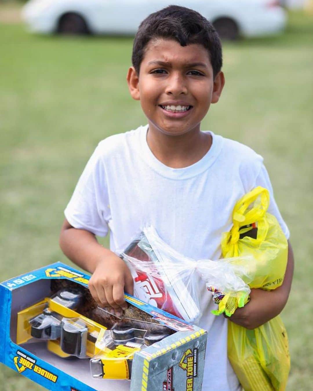 カルロス・コレアのインスタグラム：「Thank you to everybody that has donated! Your help is bringing happiness during tough times. Yesterday we were able to reach a lot of people back home! From the bottom of my heart THANK YOU... God Bless 🙏🏽 Gracias a todos por sus donaciones! En los tiempos difíciles es cuando debemos estar más unidos! Dios los bendiga 🙏🏽」