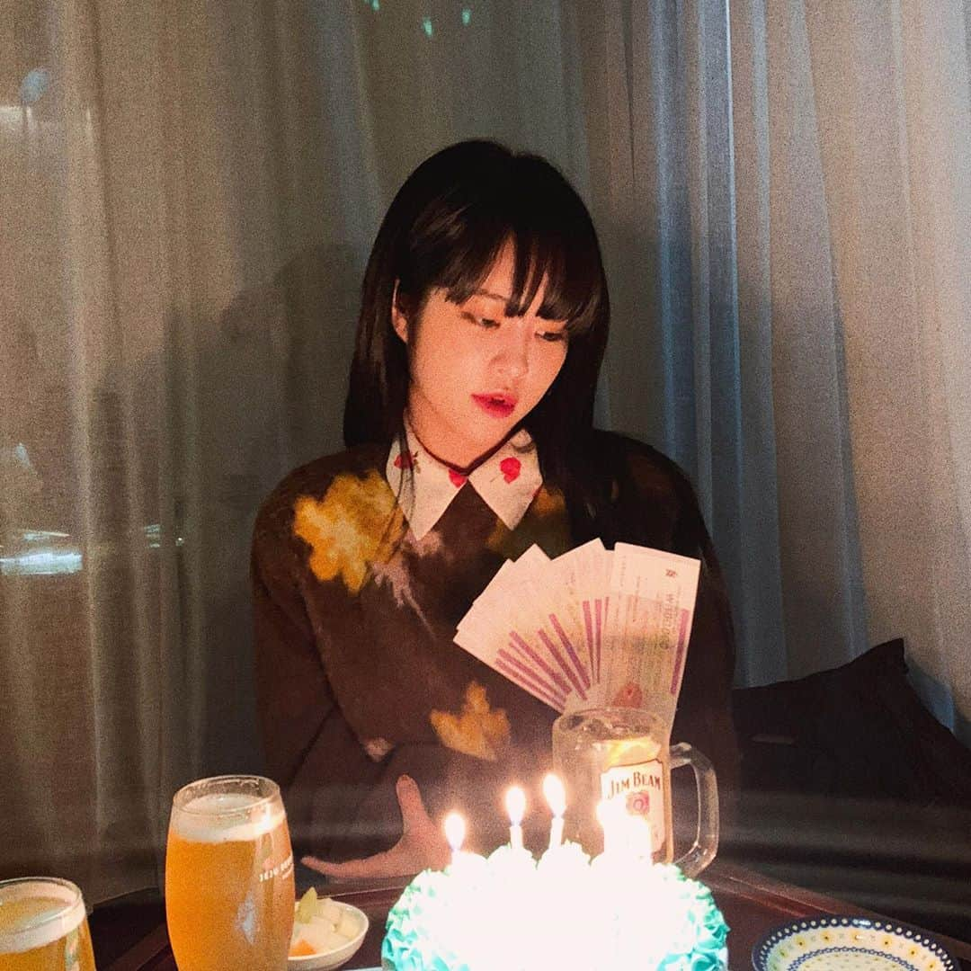 スアさんのインスタグラム写真 - (スアInstagram)「오늘 진짜 19살 소녀들처럼 웃었다 ㅋㅋㅋㅋㅋㅋㅋㅋㅋㅋ💜🤍💜🤍 생일 축하해 박의심씨 이번 해에는 의심 조금만 줄여보자9🐰💕🤍 사랑하5 그대들 💜💜💜」1月14日 0時30分 - midoricoo