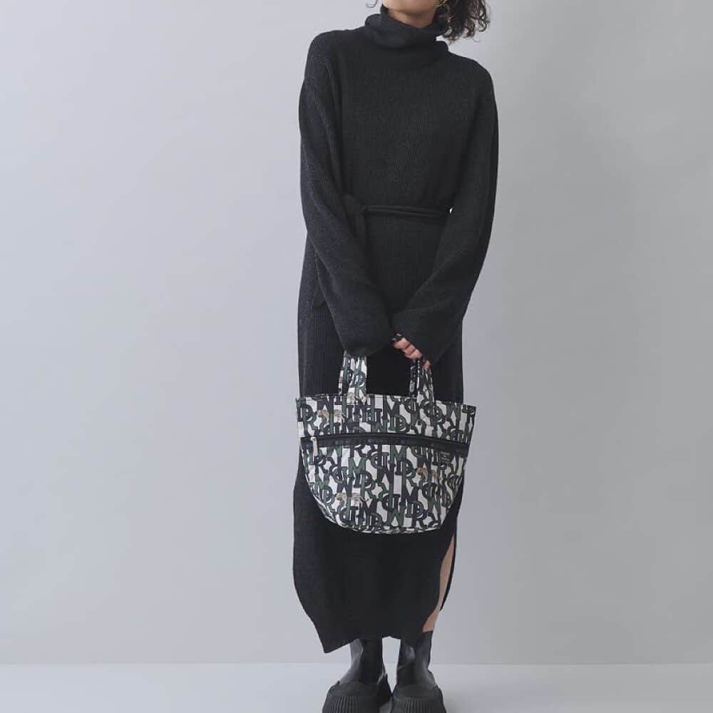 MAISON DE REEFURのインスタグラム：「. 【MAISON DE REEFUR x LeSportsac】 STYLE COLLECTION . 期間限定！話題の「LeSportsac(レスポートサック)」とのコラボレーションアイテムが［MERCI TIME SALE］に登場。 . 今回のコラボレーションテーマは、「Nature Mood（ネイチャームード)」。 アイコンでもあるヒョウ柄のスペシャルステッカー付き！ . ■ Reefur Monogram Jungle Petit Amour Tote/ @maisondereefur . . 【展開店舗】 ルミネエスト新宿店・博多店・OFFICIAL WEB SHOP・OFFICIAL GLOBAL SHOP・ZOZOTOWN店 ※ ルミネエスト新宿店・博多店は、本日1/13(Mon)をもちまして、営業を終了させていただきます。 『2BUY 10％OFF キャンペーン』同時開催中！ . #maisondereefur #reefur #bag #lesportsac #timesale #sale #wintersale #winter #winterfashion #fashion #logo #bag #totebag #collaboration #ロゴ #ポーチ #バッグ #レスポートサック #セール #リーファー #メゾンドリーファー #mercisale #merci #7年間ありがとう . @maisondereefur @lesportsacjapan」