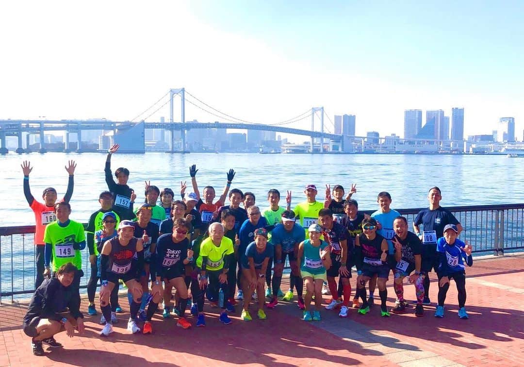福島和可菜さんのインスタグラム写真 - (福島和可菜Instagram)「今日は… ONE TOKYO 🏃‍♂️東京チャレンジマラソン 2020🏃‍♂️ 21kmと言う距離走ですが、しっかりとした計測もしつつ、練習会でありながら、大会の様な… そんな素敵なイベントでした😊  私は舞ちゃんと共にペーサーを👍  1周3kmのコースを7周‼️ 4分30秒 4分50秒（私担当） 5分10秒 5分30秒（舞ちゃん担当） と20秒毎にペーサー✨  気温も高くまるで真夏の様な日でしたが…お互いに刺激し合いながら、良いランが出来たのではないかなと思います☀️☀️☀️ ありがとうございました🥰  ハーフ2連チャン✌️私自身も楽しめました♫ また一緒に走りましょっ🎊  #ONETOKYO #ONE #TOKYO #challenge #marathon #2020 #Love #running #マラソン #日和 #まるで #真夏 #ミドリ安全 #塩熱サプリ #最高 #ペーサー #pace #今日もビールが美味しいゼ #with #舞ちゃん #サブスリー姉妹 #beer  #nicerun #ありがとうございました #thankyou #努力は必ず報われる #練習は裏切らない #🏃‍♂️ #❤ #😊」1月13日 15時55分 - fukushimawakana