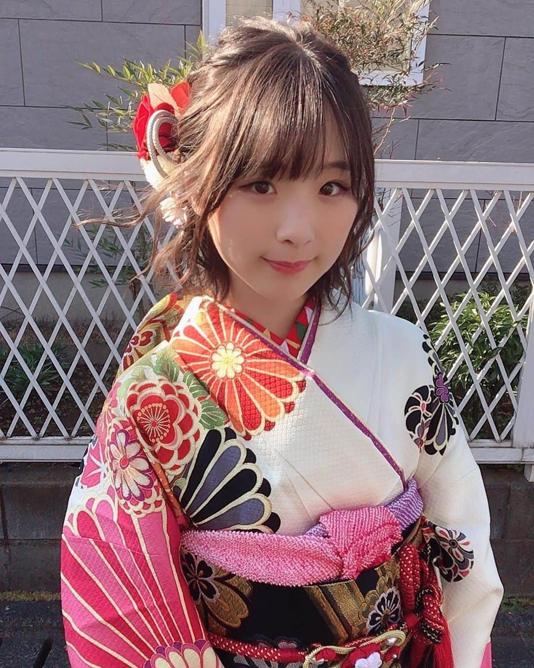 のインスタグラム：「成人式に行ってきました。 素敵な女性になれるように、背伸びし過ぎず頑張ります！ これからもよろしくお願いします。」