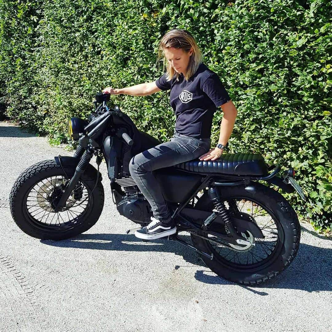 キルステン・フリプケンスさんのインスタグラム写真 - (キルステン・フリプケンスInstagram)「Braaap ✊ #sometimes #4wheelsareoverrated #motorbike #girlsandtheirtoys  #summerdayzzz」1月13日 16時16分 - kirstenflipkens