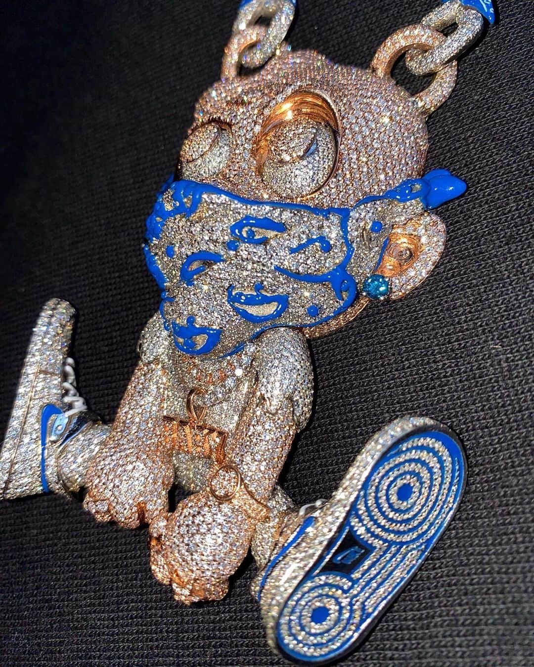 HYPEBEASTさんのインスタグラム写真 - (HYPEBEASTInstagram)「@hypebeaststyle: @aviannejewelers has crafted a custom Baby Zombie Pendant and Bandana Infinity Link Chain for @lilbaby_1. Featuring a diamond-accented blue enamel bandana, intricately crafted accessory details and a pair of accurately depicted @nike Air Force 1s, the piece makes use of 60 carats in total and over 5,800 diamonds which cover the 375 grams of 14k gold. Swipe for a better look at it. ⁠⠀ Photo: Avianne & Co」1月13日 16時16分 - hypebeast