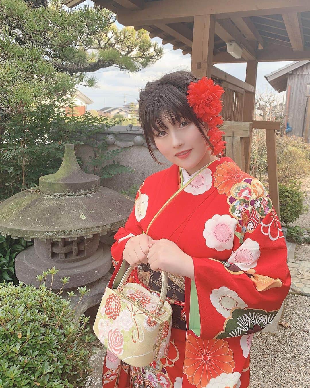 ちとせよしのさんのインスタグラム写真 - (ちとせよしのInstagram)「晴れてよかった〜☀️ ･ ･ ･ #selfie #kimono #furisode  #セルフィー #振袖 #成人式 #成人式ヘア #成人式ヘアセット #着物 #成人式振袖」1月13日 16時32分 - chitose_yoshino